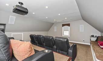 1 Stoneridge Dr, Albany, NY 12211