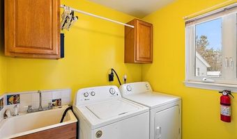 3373 Glover Rd, Almont, MI 48003