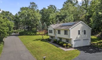 24 Ken Oaks Dr, Danbury, CT 06810