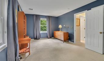19 Oak Leaf Cir, Coventry, CT 06238