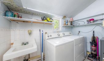 704 E CHANESE Ln, Absecon, NJ 08205