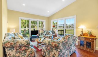 305 Hedgewood Dr, Akron, OH 44319
