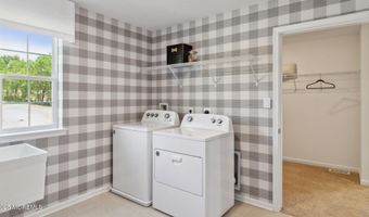 8 E Garfield Ave, Atlantic Highlands, NJ 07716