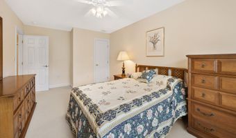 13 Stonegate Cir, Cheshire, CT 06410