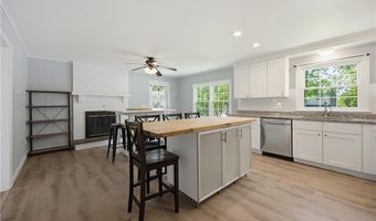 34 Foxhill Ave, Bristol, RI 02809