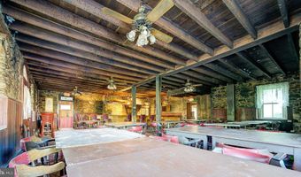 2165 STATE St, Alburtis, PA 18011