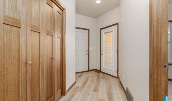 2404 E Brek St, Brandon, SD 57005