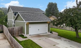 2516 White Oak Dr, Ames, IA 50014