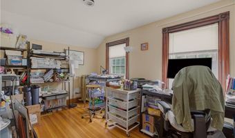 82 Van Zandt Ave, Newport, RI 02840