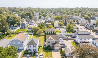 5 Lowndes St, Newport, RI 02840
