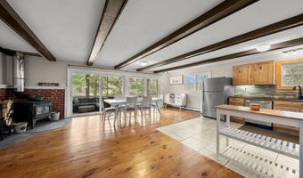 543 Long Shores Dr, Barrington, NH 03825
