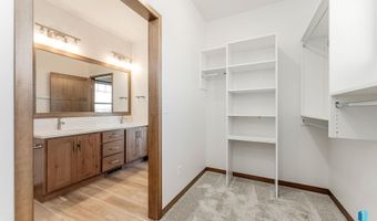 901 S Brek Ave, Brandon, SD 57005