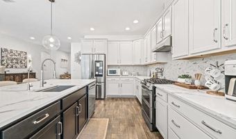 6531 MAYPORT Dr, Apollo Beach, FL 33572