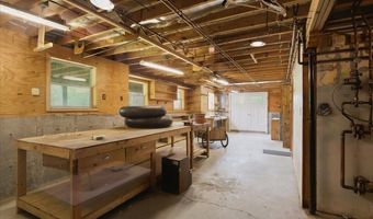 405 Old W Rd, Arlington, VT 05250