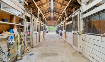 802 QUEEN ANN Rd, Amsterdam, NY 12010