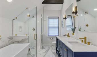 11 Sunshine Ct, Newport, RI 02840