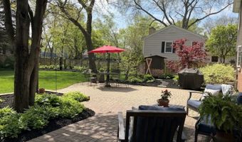909 E Rockwell St, Arlington Heights, IL 60005