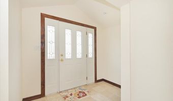 9 Cabot Rd W, Massapequa, NY 11758