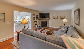 104 Champagne Cir, Campton, NH 03223