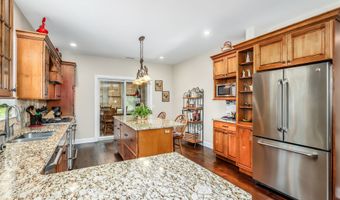 38 Greenridge Dr, Brookfield, CT 06804