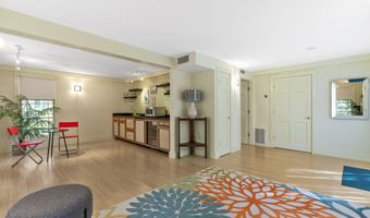 8 Morgan Rd, Canton, CT 06019