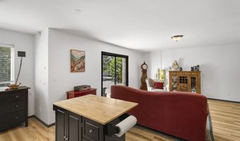 1630 SE Tempest Dr 10, Bend, OR 97702