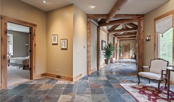 805 Cascades Dr, Aurora, OH 44202