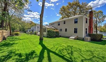 18 Chantilly Dr, Barrington, RI 02806