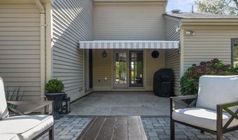 112 Pine Glen Dr C-2, East Greenwich, RI 02818