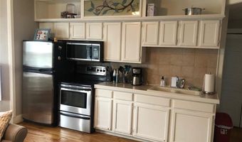 32 School St 3, Newport, RI 02840