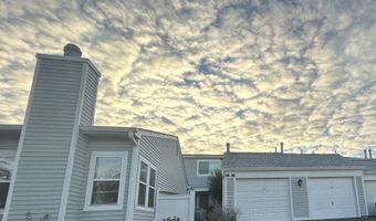 614 Longfellow Dr 614, Branford, CT 06405