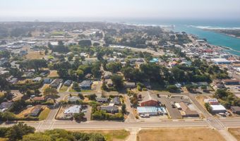 520 5TH St, Bandon, OR 97411