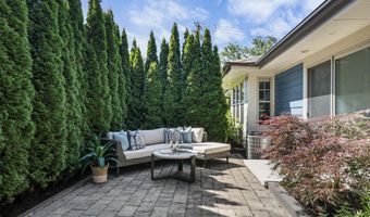 10 Roxbury Rd, Madison, WI 53704