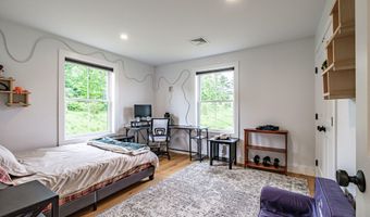 5 Goldfinch Dr, Falmouth, ME 04105