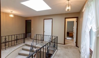 610 Deep Woods Dr, Aurora, OH 44202
