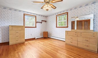 32 Loveland Ln, Bristol, CT 06010