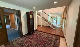 6400 Juniper Dr, Amherst, OH 44001