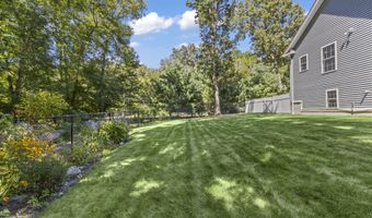 1 Arrowhead Trl, Waterford, CT 06385