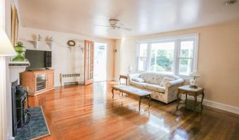 29 Dean Ave, Johnston, RI 02919