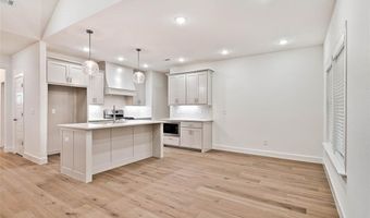 8 Plymouth Cir, Bella Vista, AR 72715