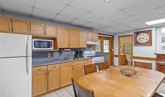 3 Betsy Dr, Bristol, RI 02809