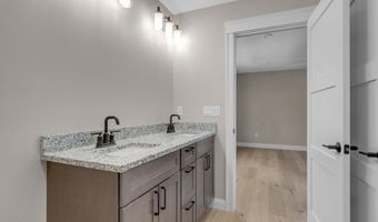 52 Woodbrey Ln, Standish, ME 04084
