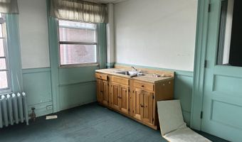 49 E Main St, Amsterdam, NY 12010