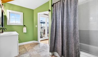 284 Shore Dr, Branford, CT 06405