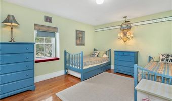 287 Gibbs Ave, Newport, RI 02840