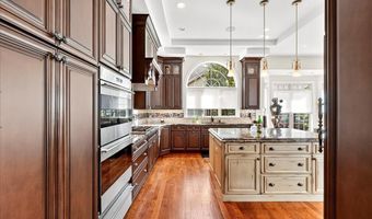 295 Meadowbrook Country Club Est, Ballwin, MO 63011