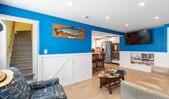 6 MacAlder St, Narragansett, RI 02882
