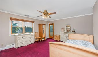 142 Cedar St, Amityville, NY 11701