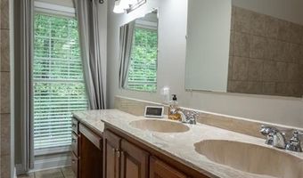 65 Overlook Dr, Hull, GA 30646