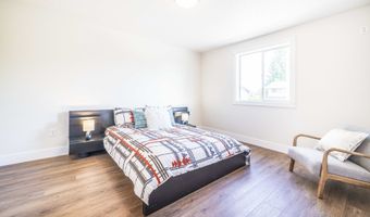 12252 Meadowlawn Dr, Oregon City, OR 97045